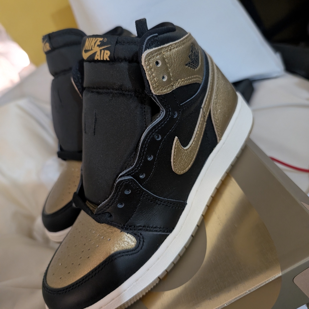 Nike Kids Black and Gold Sneakers